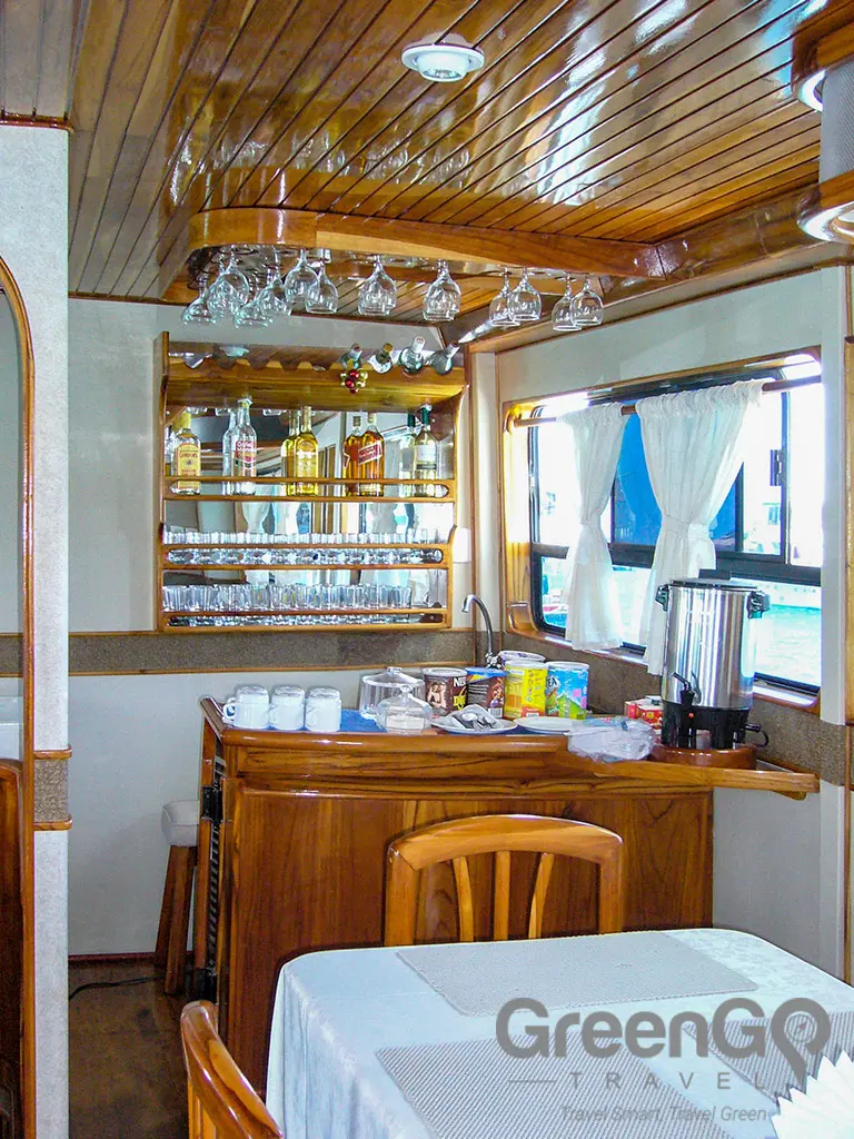 Aida Maria Galapagos Yacht - Bar