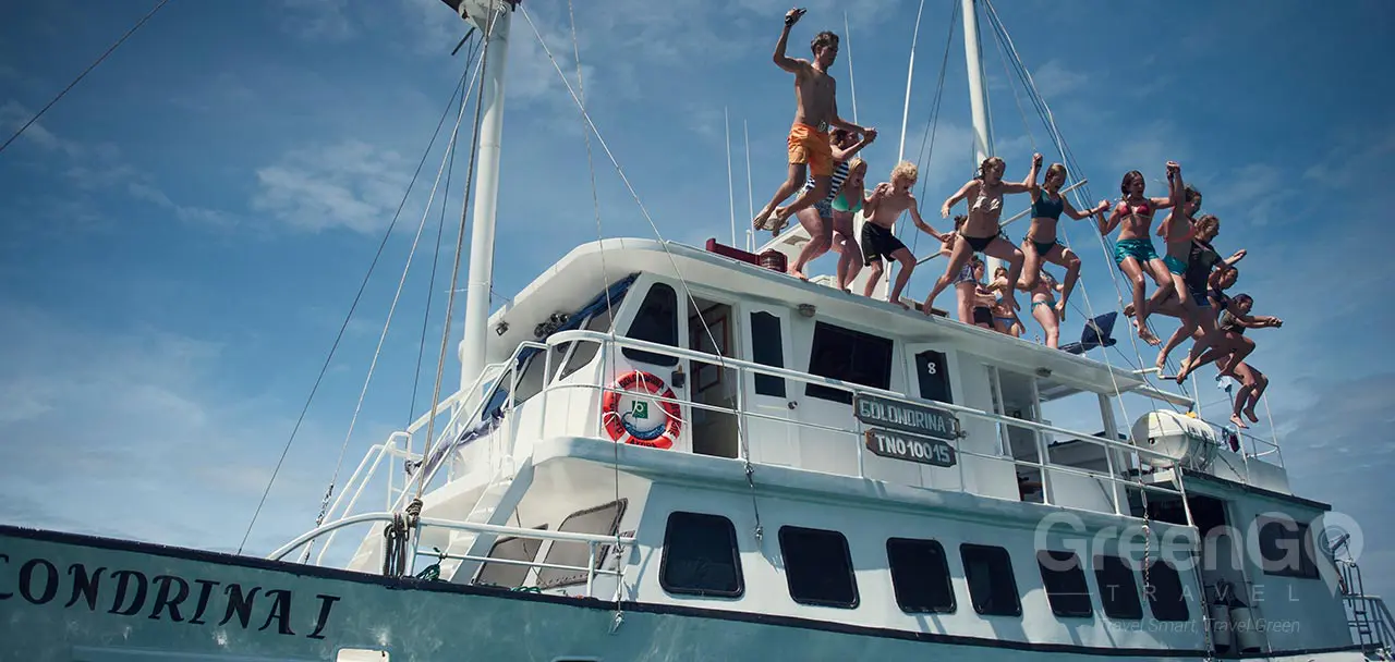 Golondrina Galapagos Yacht - Jumping off Yacht