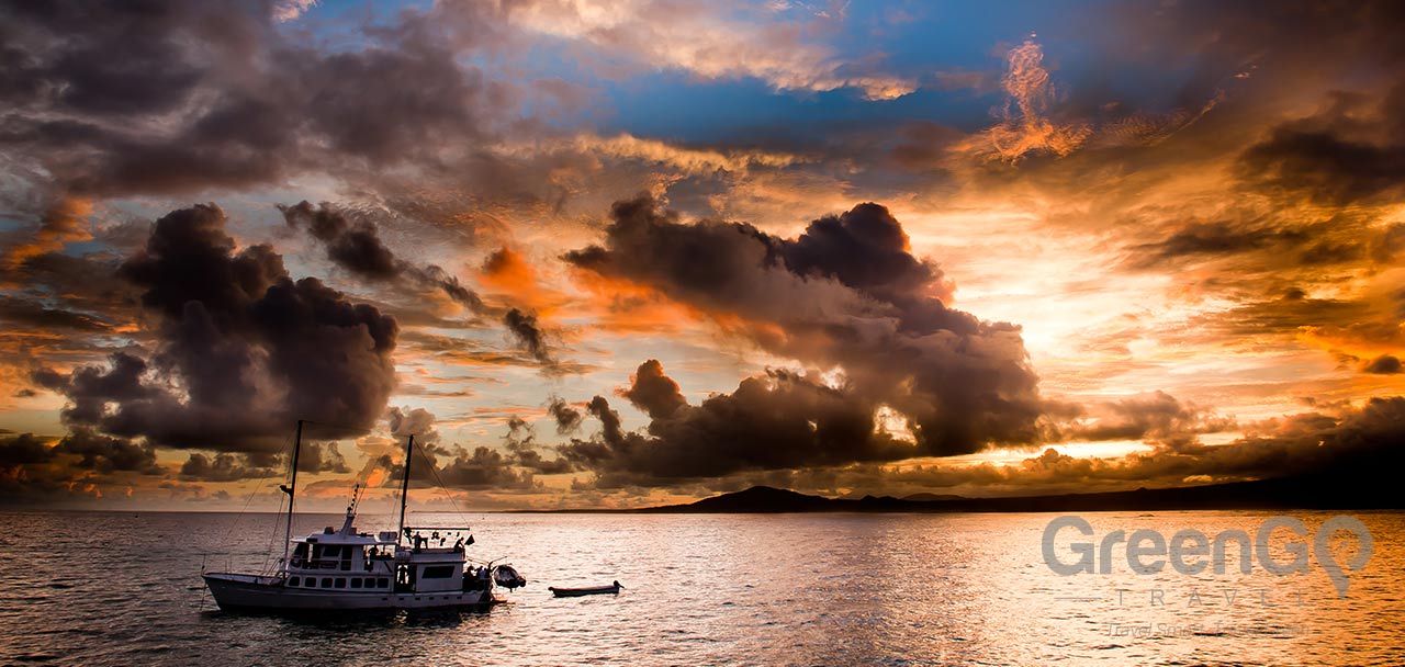Golondrina Galapagos Yacht - Sunset