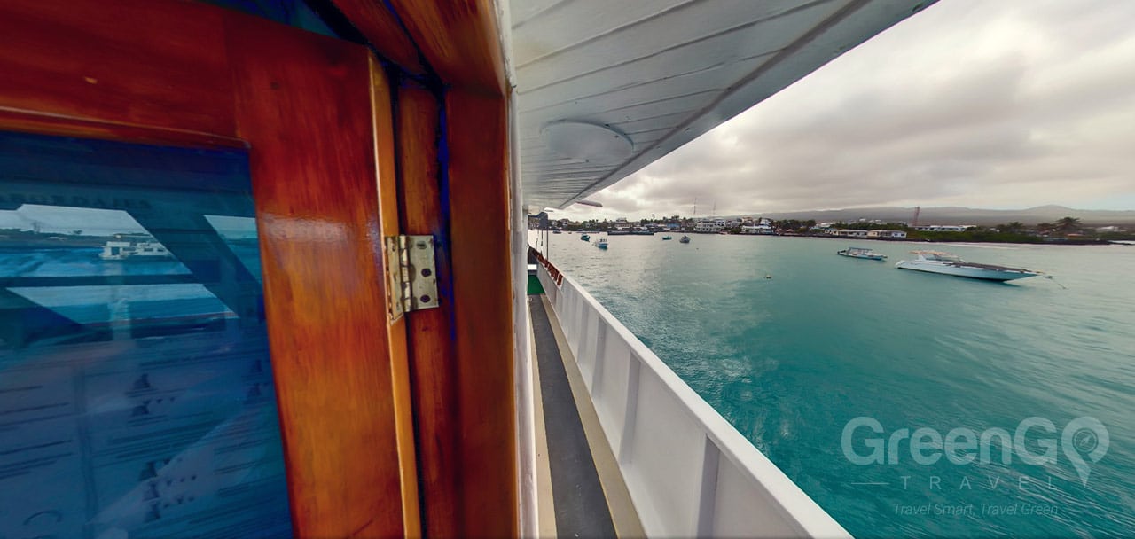 Darwin Galapagos Yacht - Hallways