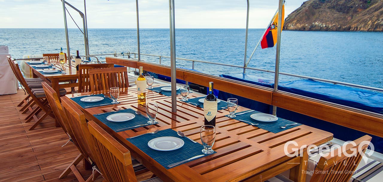 Archipell Galapagos Catamaran - Al-fresco Dining Area