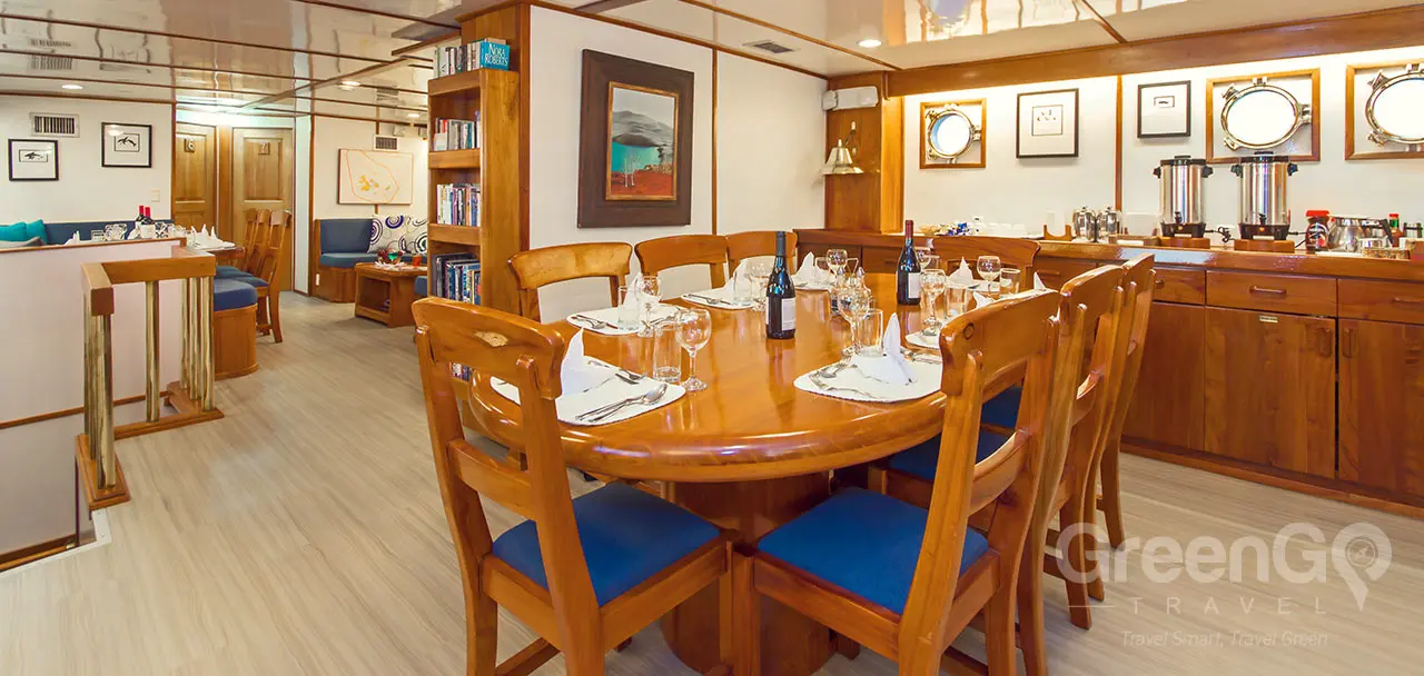 Beluga Galapagos Yacht - Dining Room