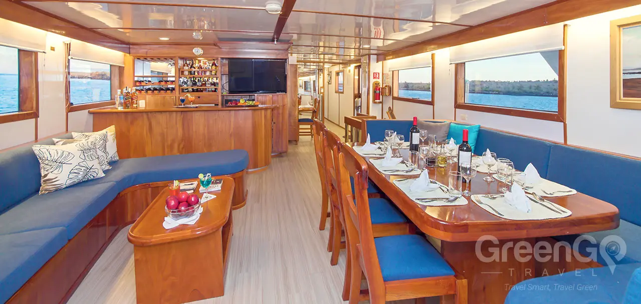 Beluga Galapagos Yacht - Dining & Salon 2
