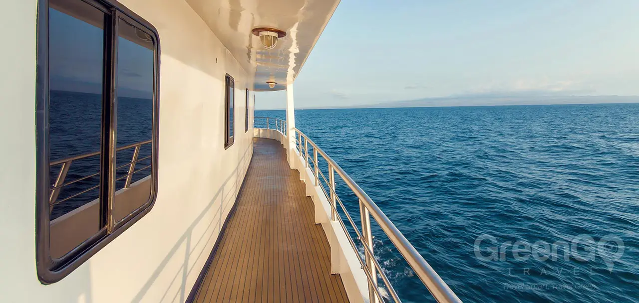 San Jose Galapagos Yacht - Hall