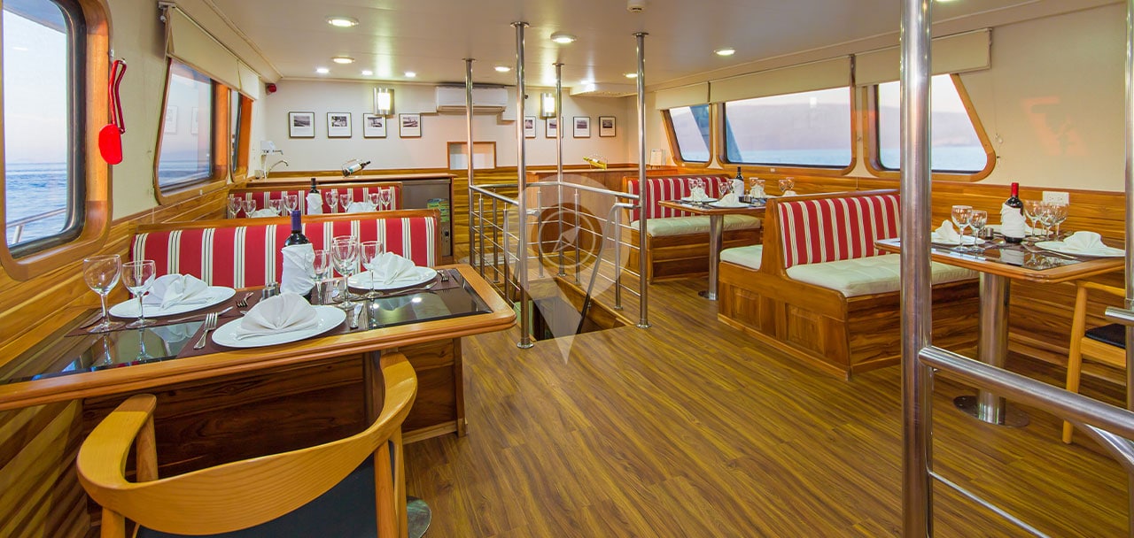 Koln Galapagos Yacht - Dining Room