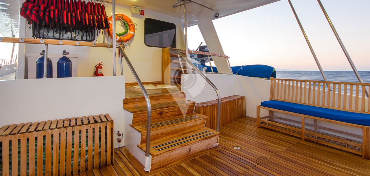 Koln Galapagos Yacht - Reception