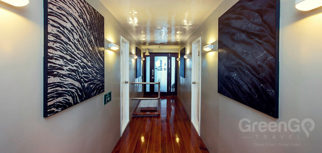 Odyssey Galapagos Yacht - Hallway 1