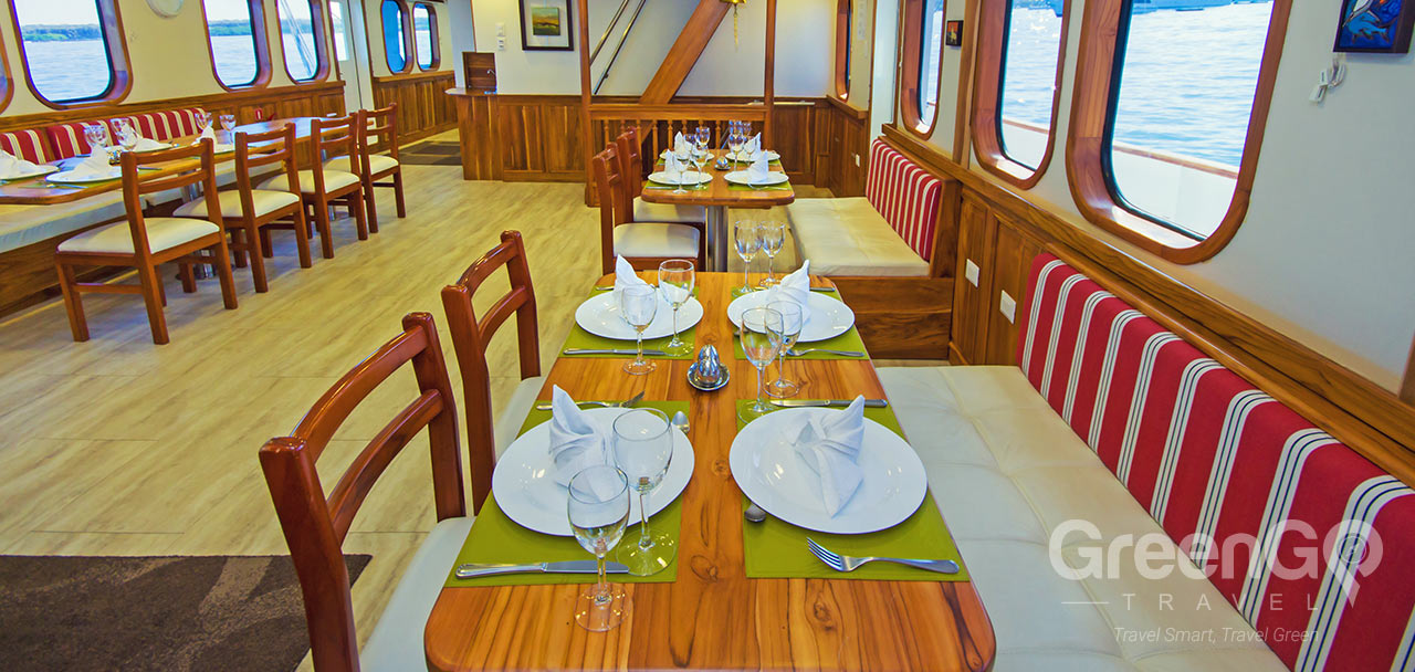 Tip Top 4 Galapagos Yacht - Dining Room 3