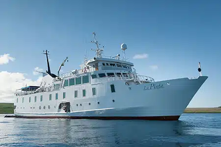 La-Pinta-Galapagos-Ship-Thumbnail