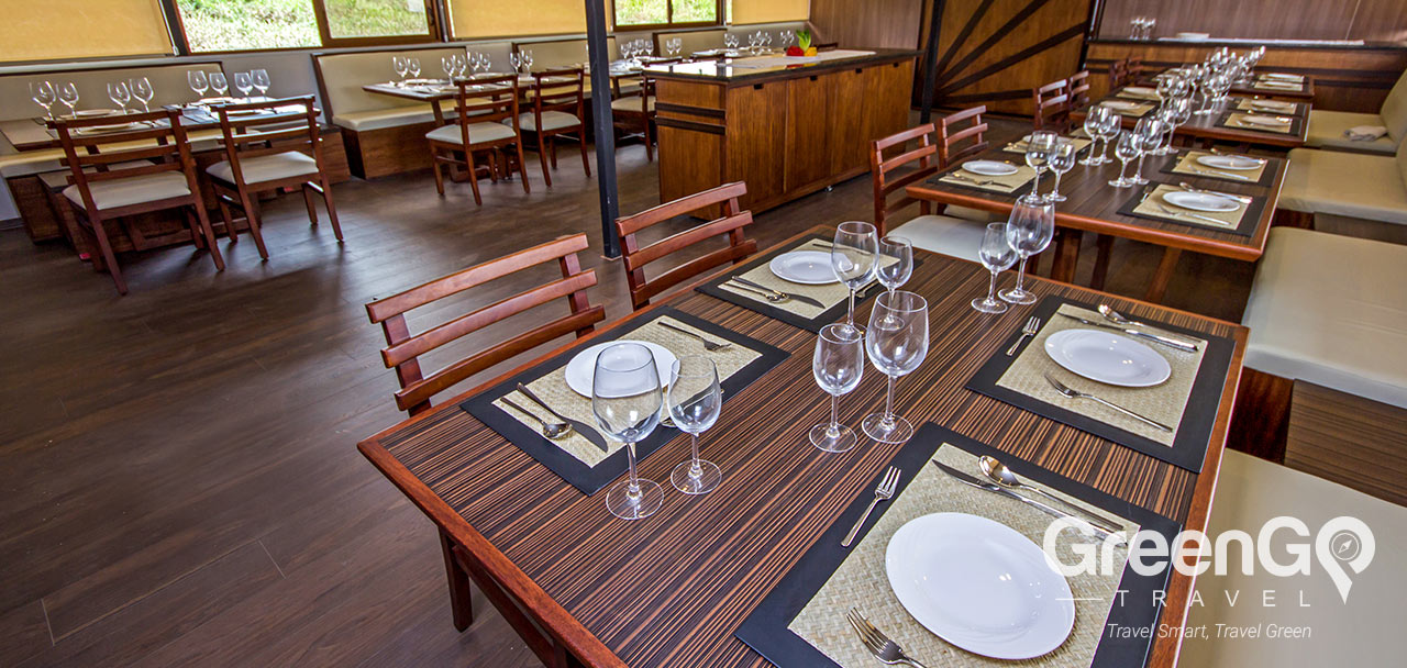 Anakonda Amazon Cruise - Dining Room
