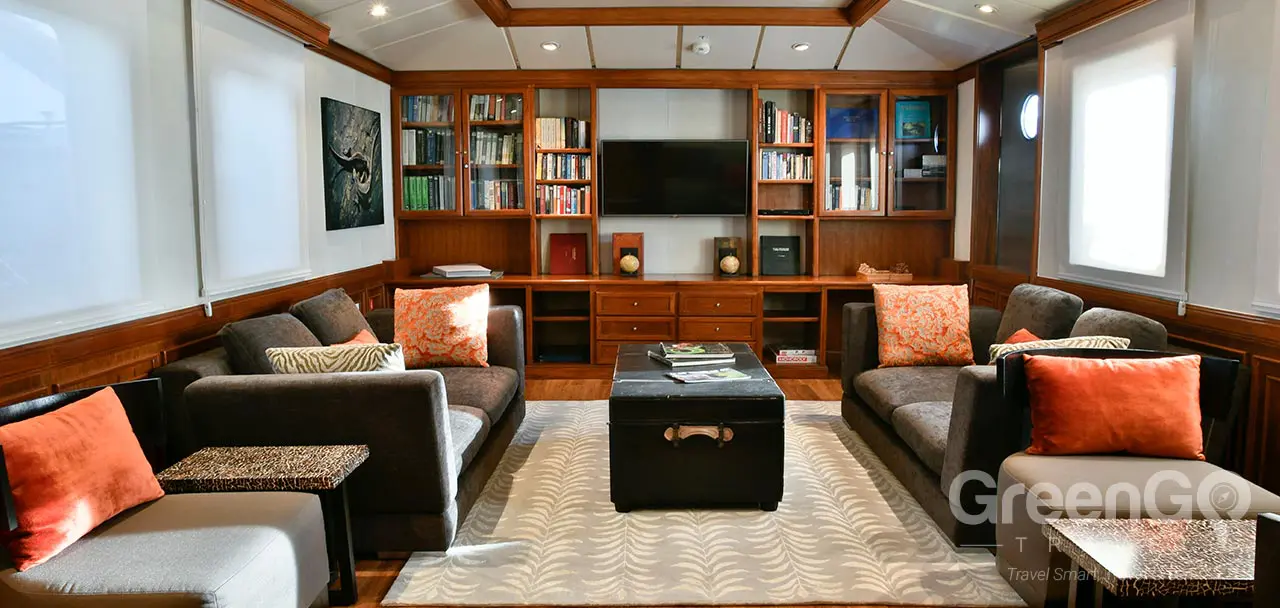 Celebrity-Xperience-Galapagos-Ship-Library
