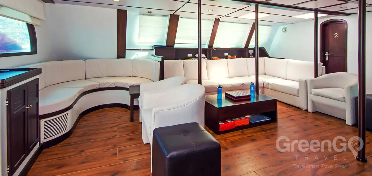 Nemo 3 Galapagos Catamaran - Lounge Area