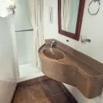 Letty Galapagos Yacht - Bathroom