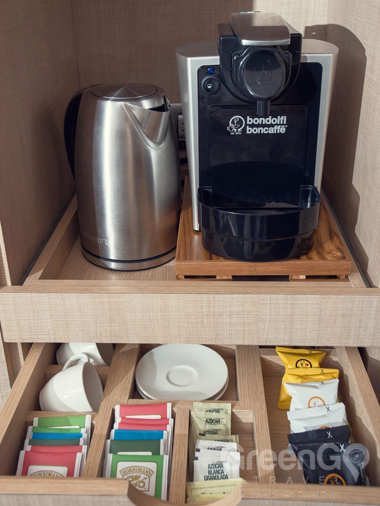 Origin Galapagos Yacht - Espresso and-Tea Kettle Set Up