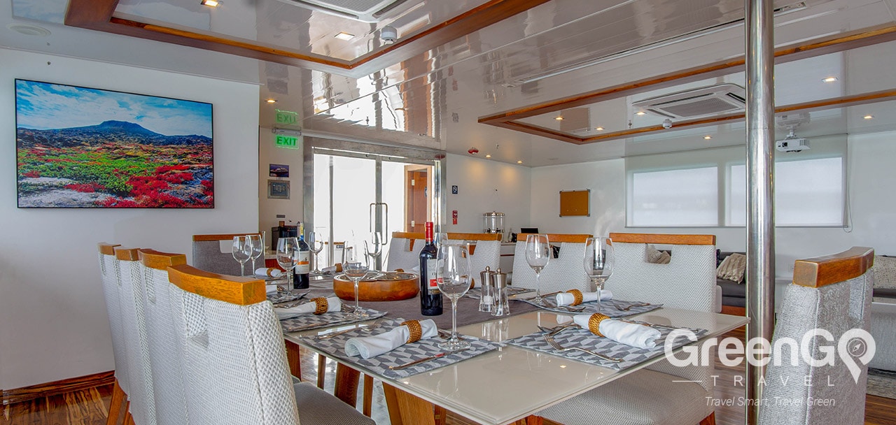 Infinity Galapagos Yacht - Dining Room
