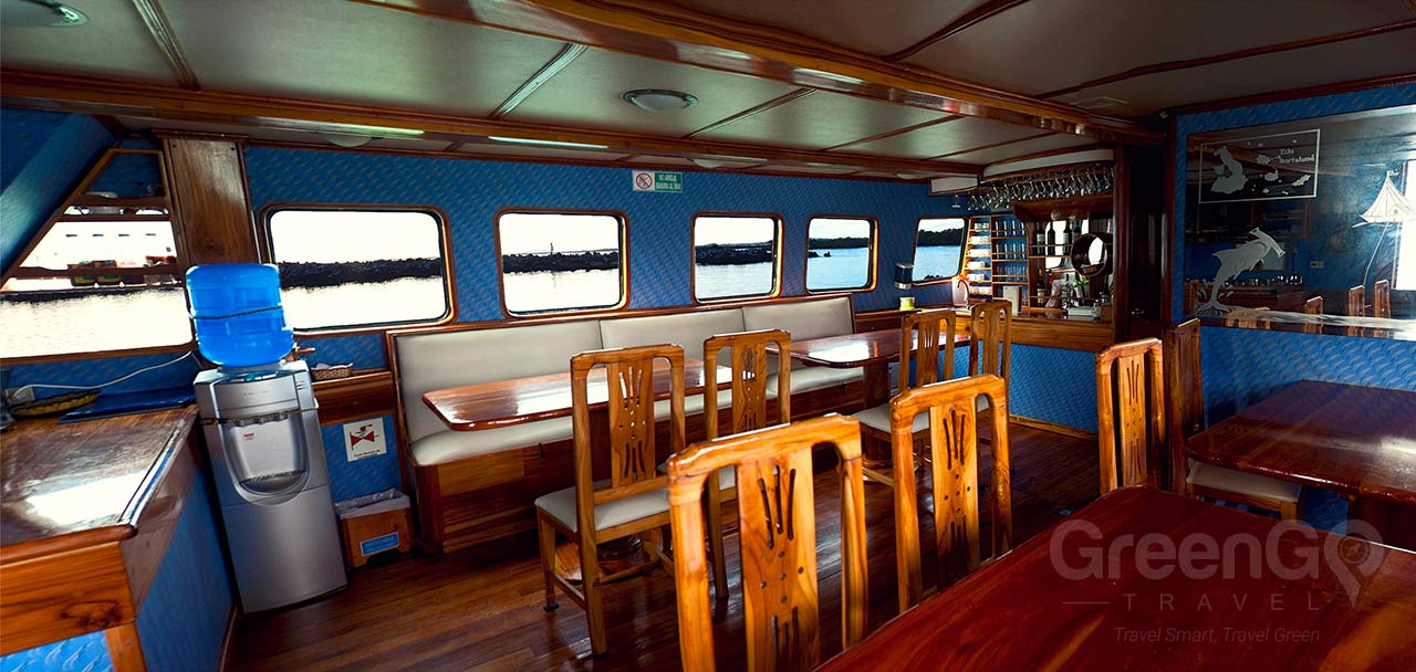 Golondrina Galapagos Yacht - Dining Room 1