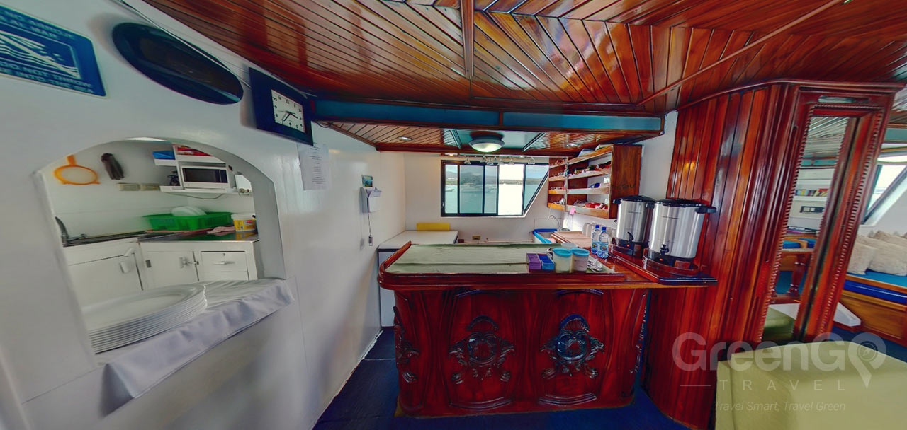 Darwin Galapagos Yacht - Bar