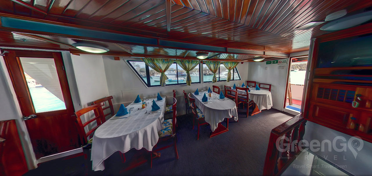 Darwin Galapagos Yacht - Dining Area