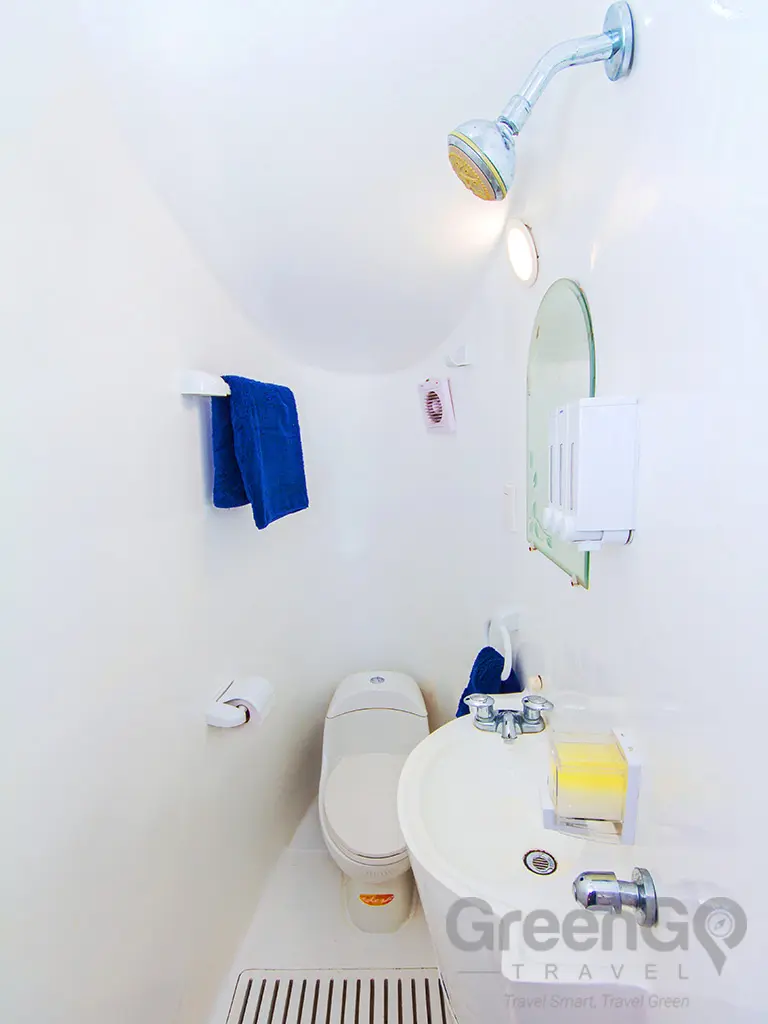 Danubio Azul Galapagos Yacht - Bathroom