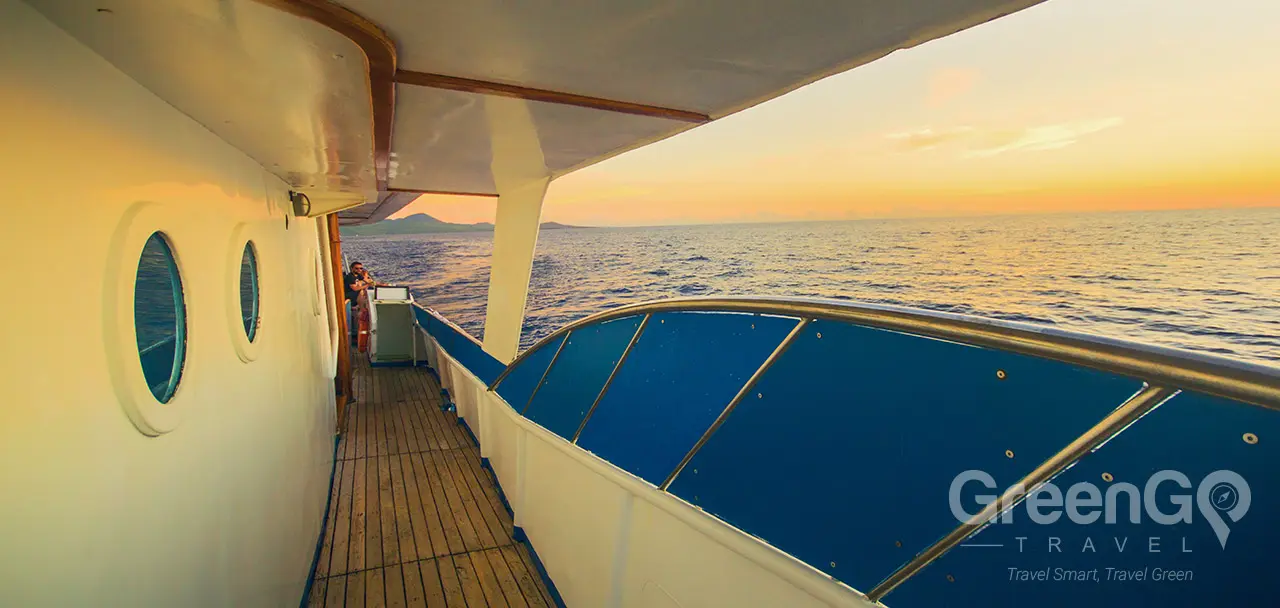 Danubio Azul Galapagos Yacht - Side Deck
