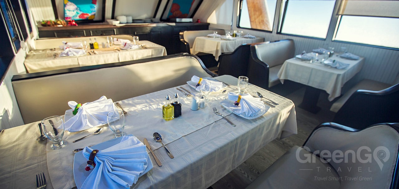 Monserrat Galapagos Yacht - Dining Room