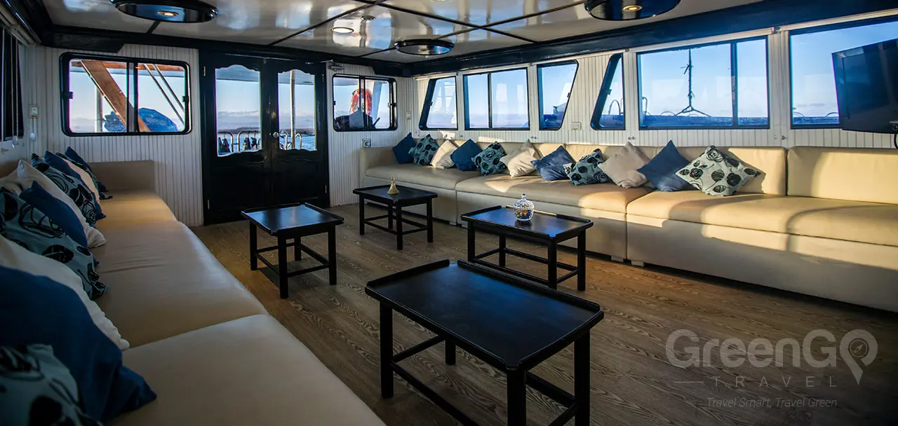 Monserrat Galapagos Yacht - Lounge Area
