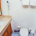 Tip Top 4 Galapagos Yacht - Bathroom