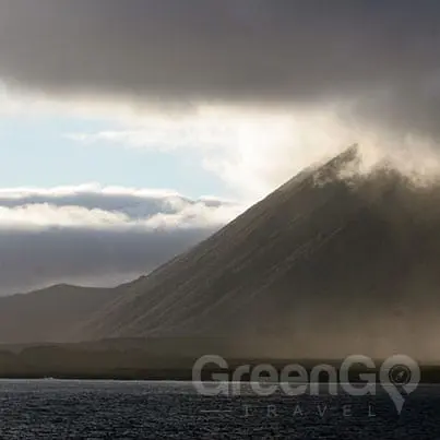 Volcanoes-in-the-Galapagos-Wolf-volcano