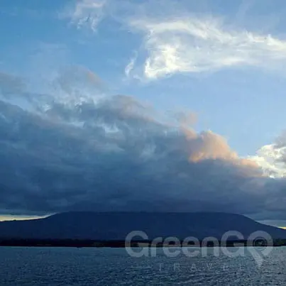 Volcanoes-in-the-Galapagos-la-cumbre-de-Fernandina-volcano