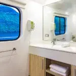 Solaris Galapagos Yacht - Bathroom