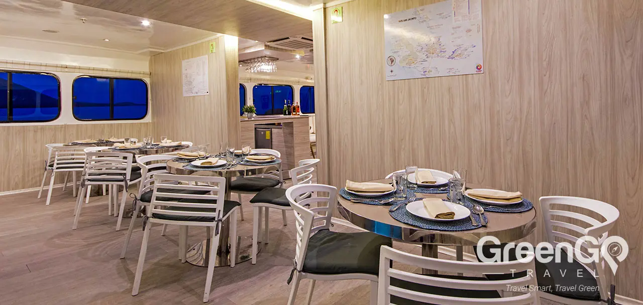 Solaris Galapagos Yacht - Dining Room 2