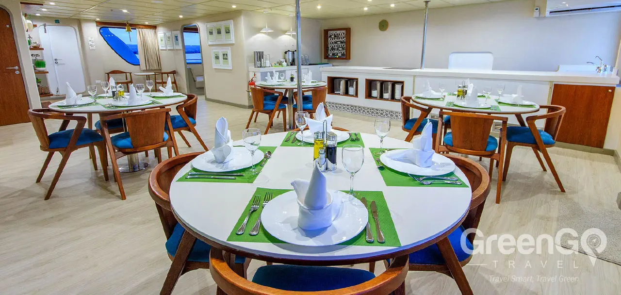 Tip Top 5 Galapagos Catamaran - Dining Room 2