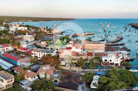 Do-people-live-on-the-Galapagos-Islands--Puerto-Ayora