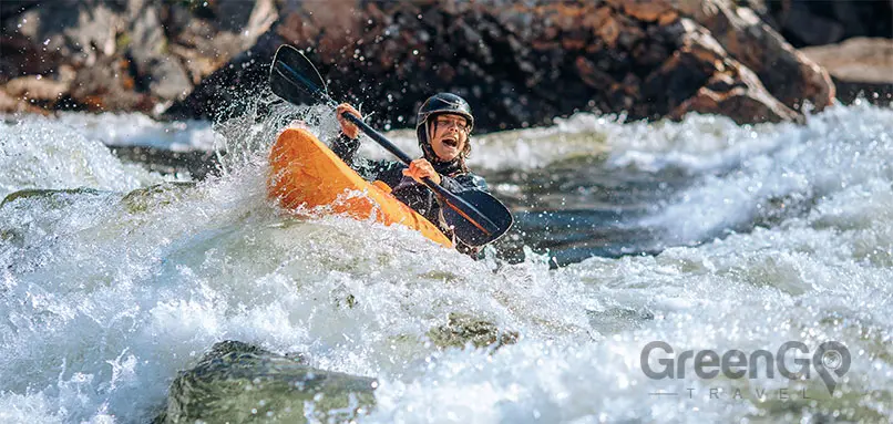 rafting and kayaking in Ecaudor - kayaking adventure