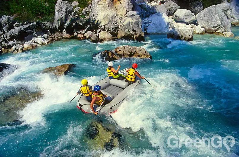 rafting and kayaking in Ecaudor - rafting adventure