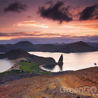 why go to the Galapagos Islands - Pinnacle rock