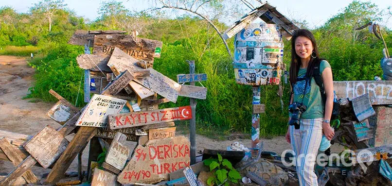 Galapagos-Floreana-Island-Post-office-bay
