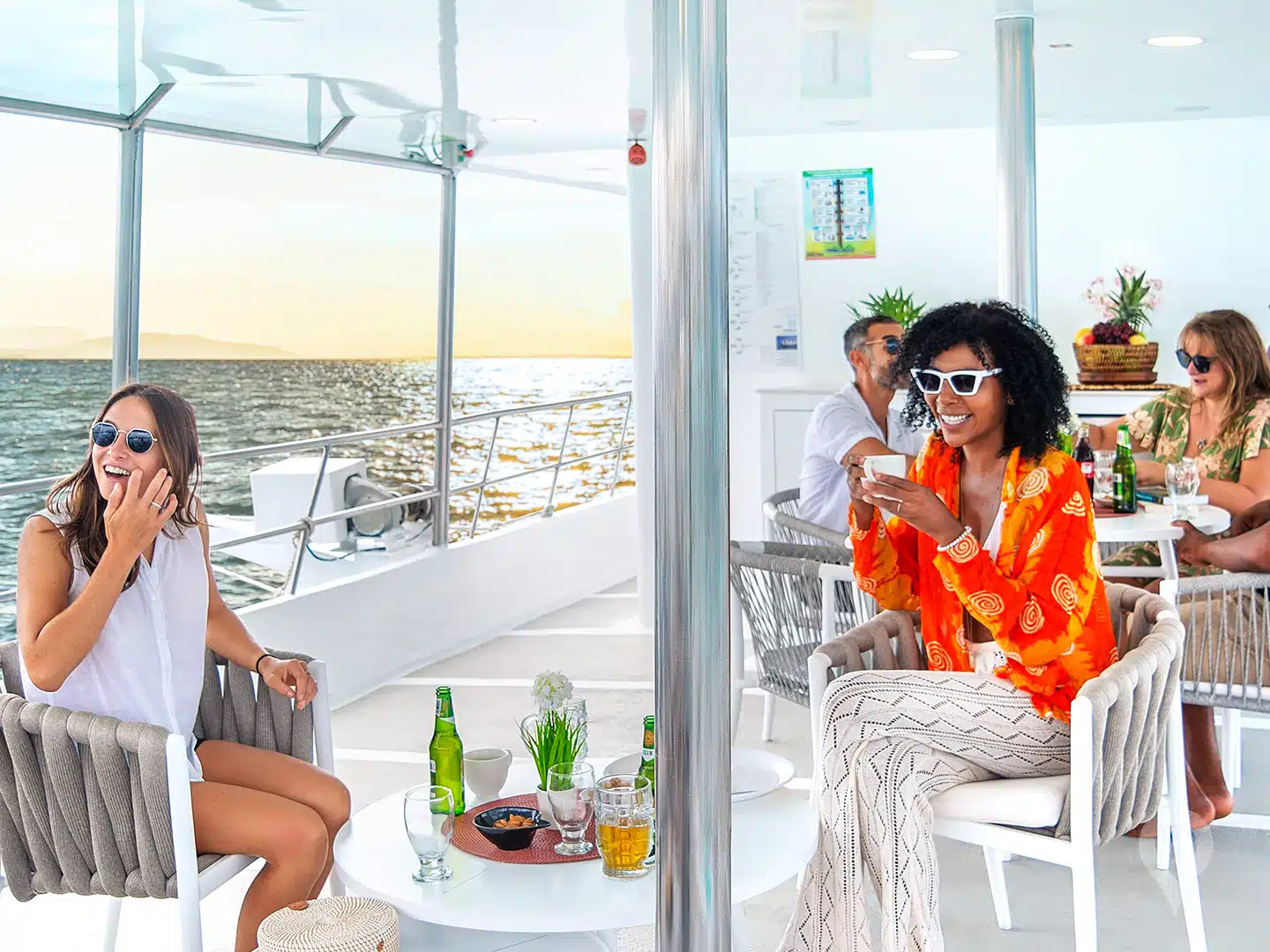 Estrella-Del-Mar-Galapagos-Yacht-Guests-In-Exterior-Lounge