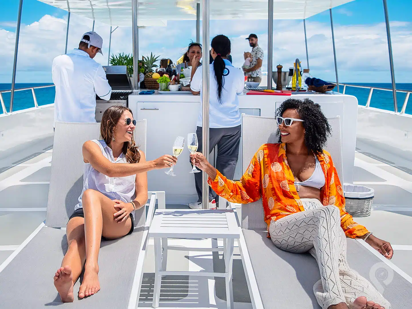 Estrella-Del-Mar-Galapagos-Yacht-Guests-in-Sun-Deck