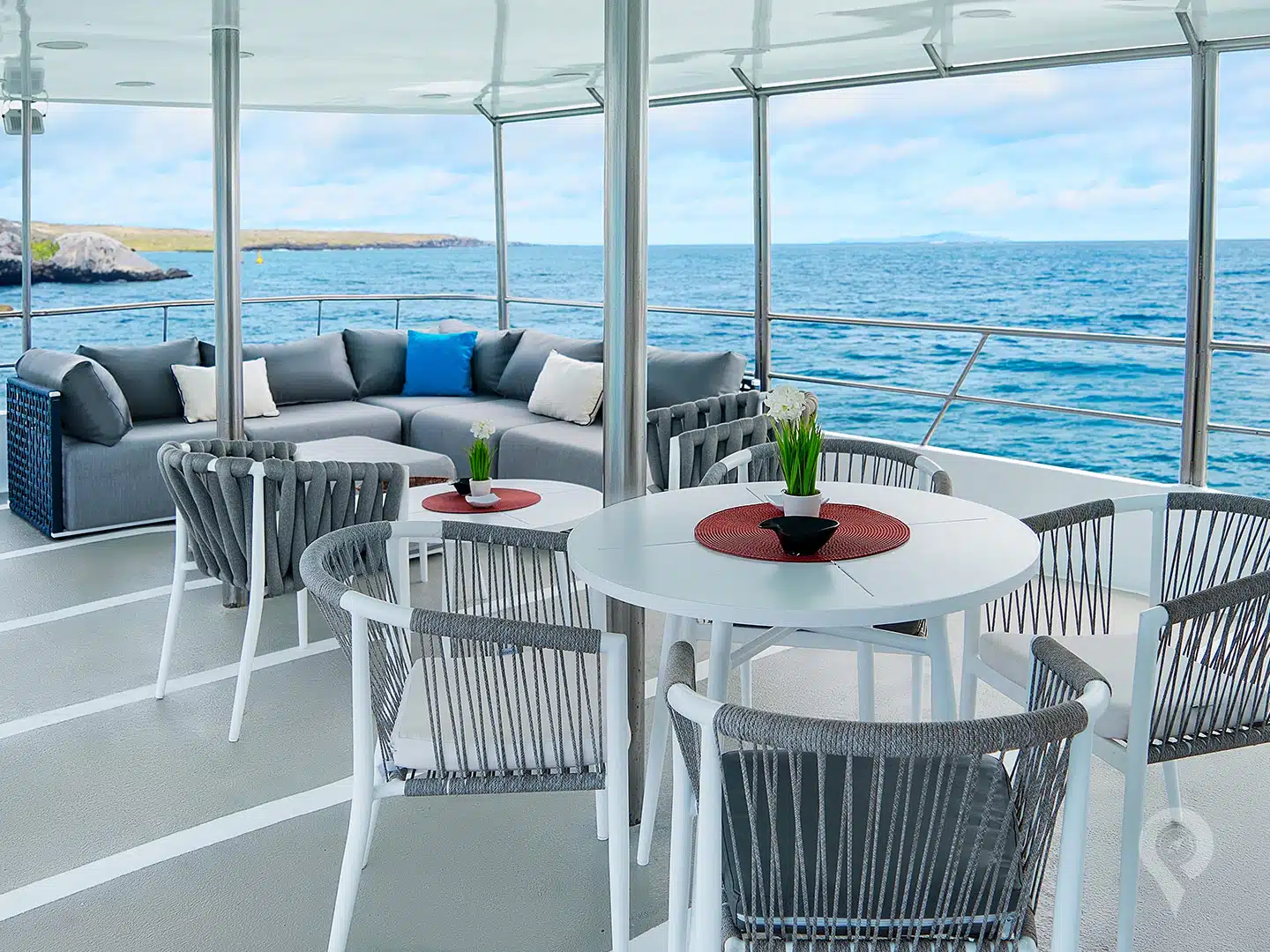 Estrella-Del-Mar-Galapagos-Yacht-Shaded-Exterior-Lounge