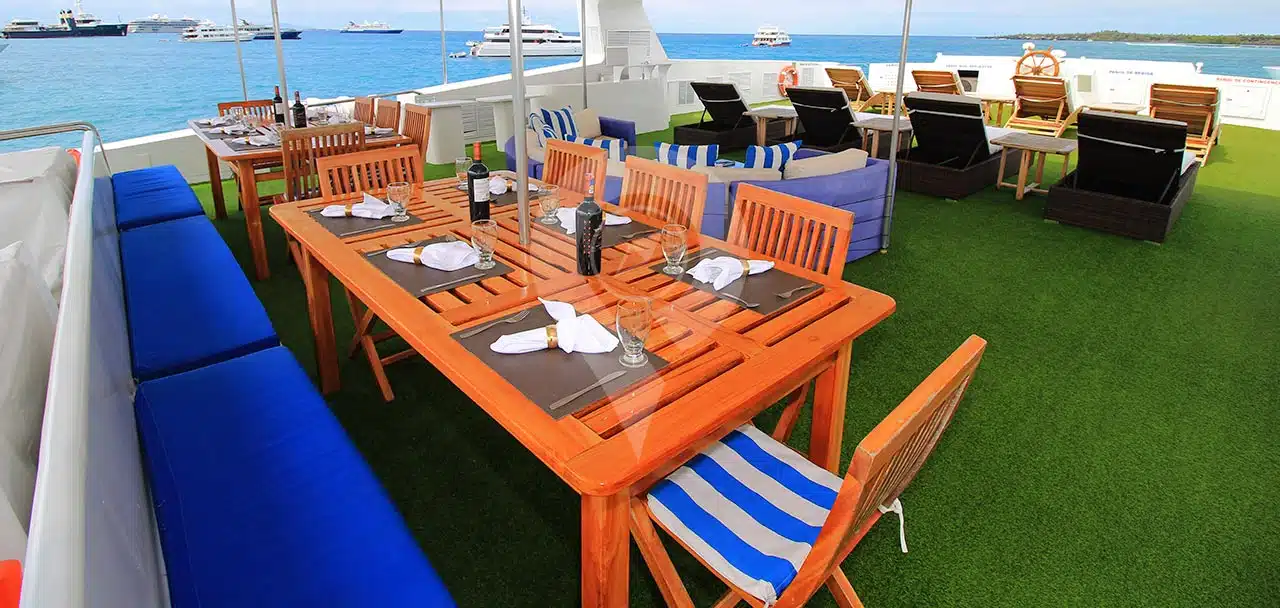 Anali-Galapagos-Catamaran-Al-Fresco-Dining