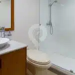 Reina-Silvia-Voyager-Galapagos-Catamaran-Bathroom