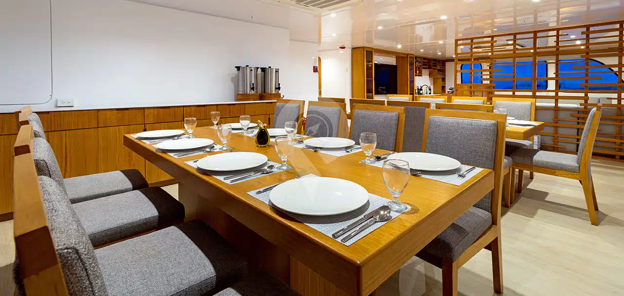 Reina-Silvia-Voyager-Galapagos-Catamaran-Dining-Area