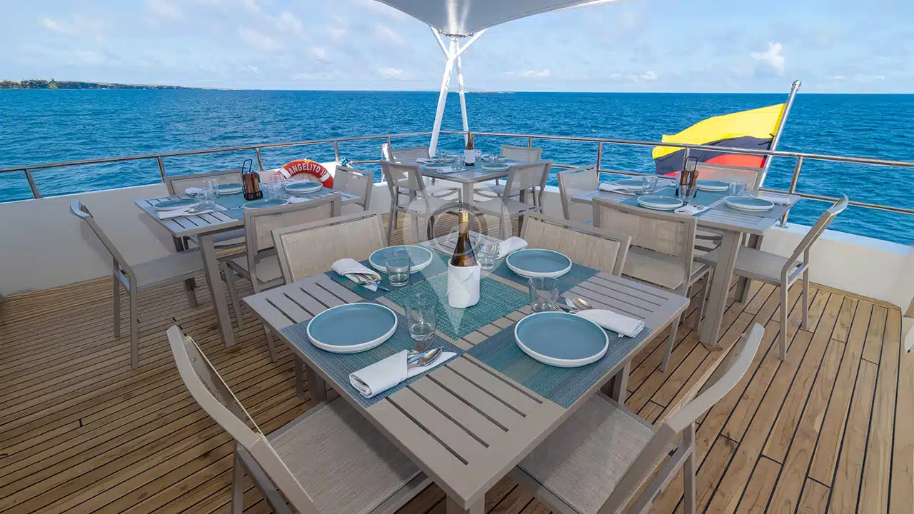Galapagos-Angel-Yacht-al-fresco
