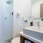 Galapagos-Angel-Yacht-bathroom