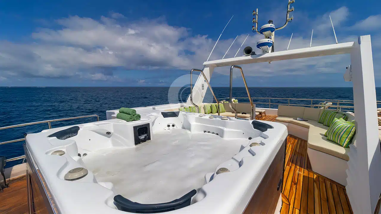 Galapagos-Angel-Yacht-jacuzzi