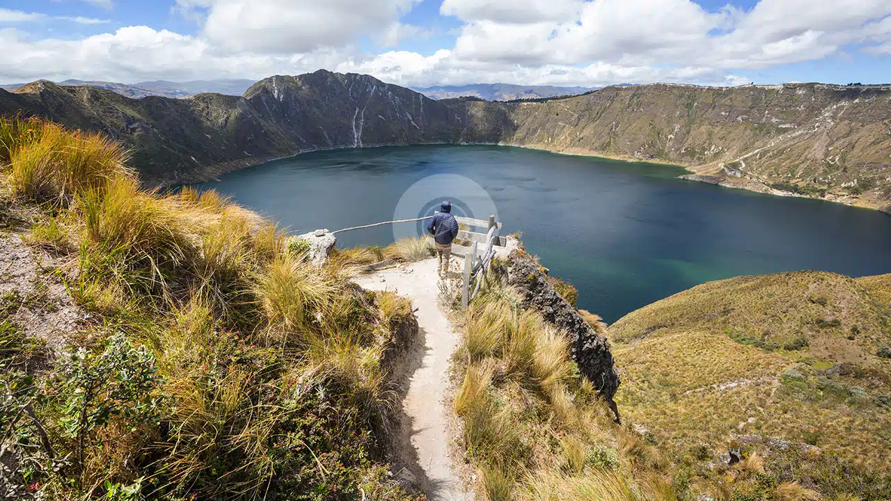 man-in-viewpoint-at-Quilotoa