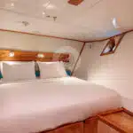 Coral-Galapagos-Yachts-standard-cabin-double-bed