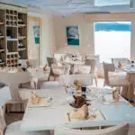 Endemic-Galapagos-Catamaran-dinner-room1