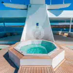 Ocean-Spray-Galapagos-Catamaran-jacuzzi